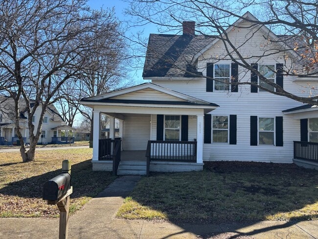 Building Photo - 3503 S Broad Pl SW Unit 3501 South Broad Pl.