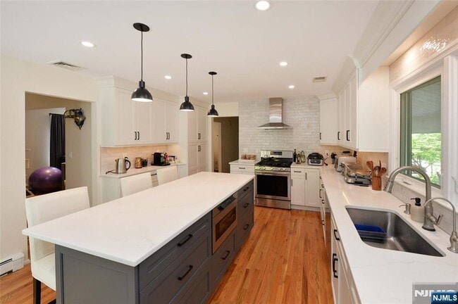 Photo - 40-10 Paterson St