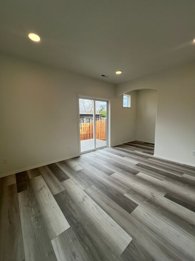 Photo - 3-Bedroom 2.5-Bathroom Townhouse in Friendly Neighborhood