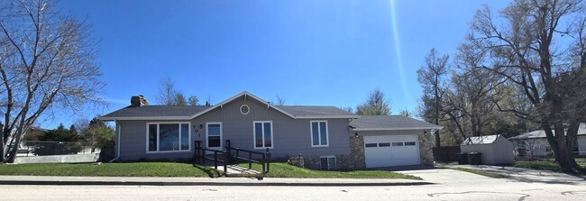 Photo - 701 W 4th St Apartamento Unidad Upper