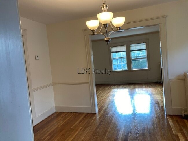 Photo - 65 Cloverdale Rd
