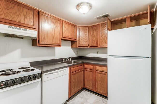 Photo - 1804 Swann St NW