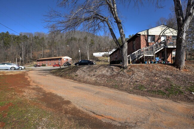 Photo - Campus Apartments Riverside