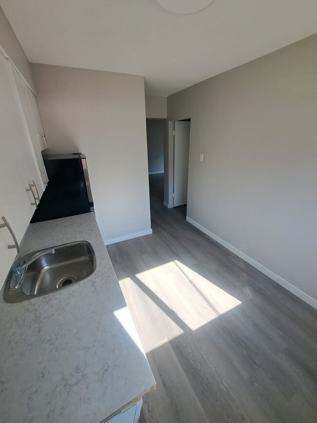 Photo - 10734-108 108 St NW Unit 5