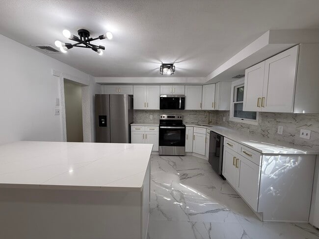 Building Photo - 8 Abbott Dr Rental