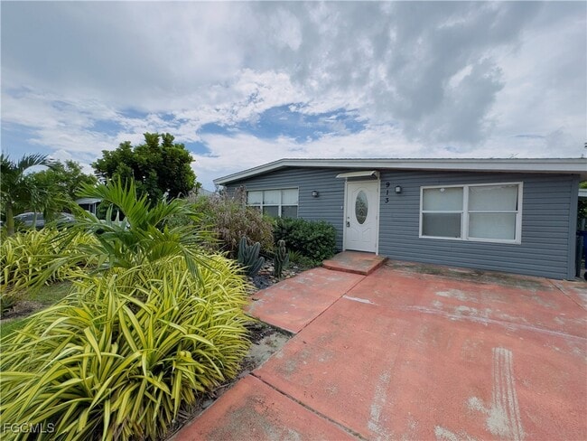 Building Photo - 913 Hudson Ave