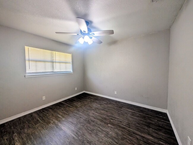 Photo - 2400 Brookridge Dr