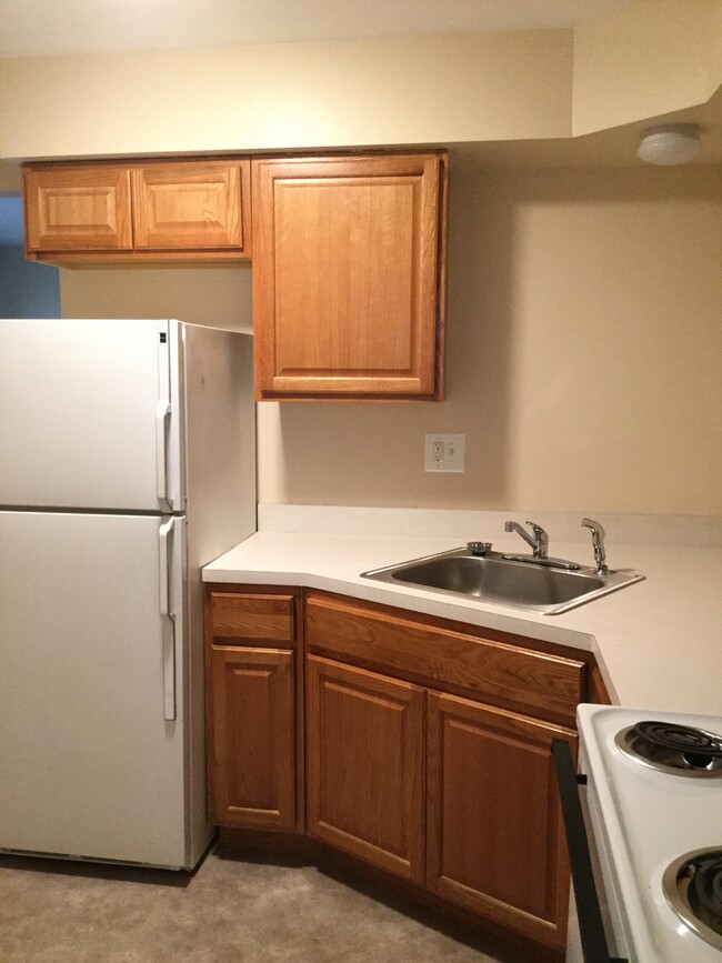 Kitchen - 7050 S Dante Ave Apartment Unit #11