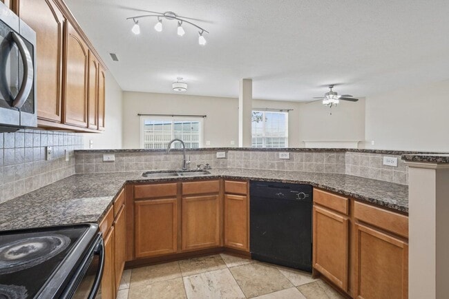 Photo - Beautiful 3 Bedroom Condo Available Now!