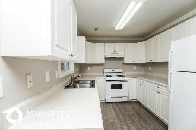 Photo - 260 Omega St