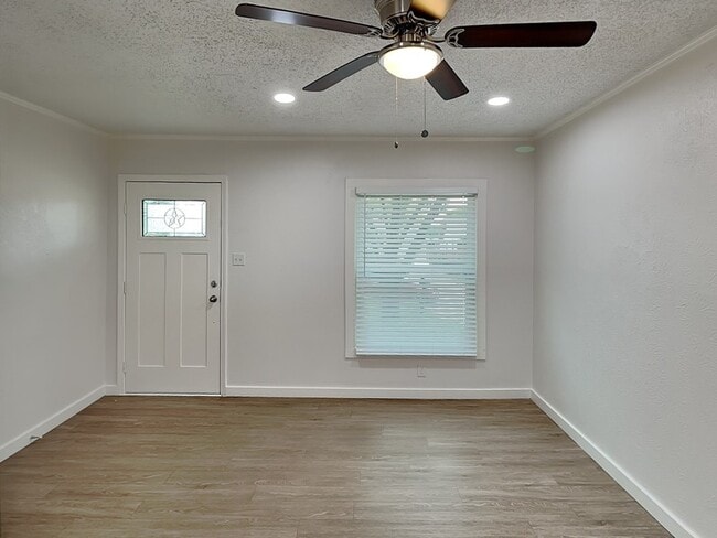 Photo - 3256 Runnels St