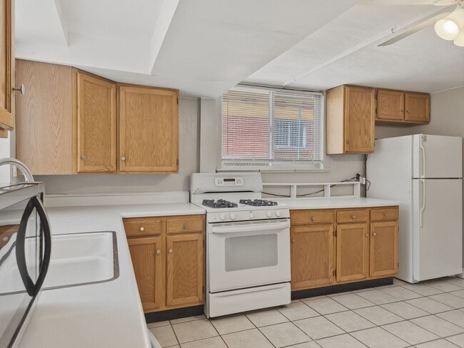Photo - Beautiful 2 Bed, 1 Bath Garden-Level Apartment in Sunnyside!