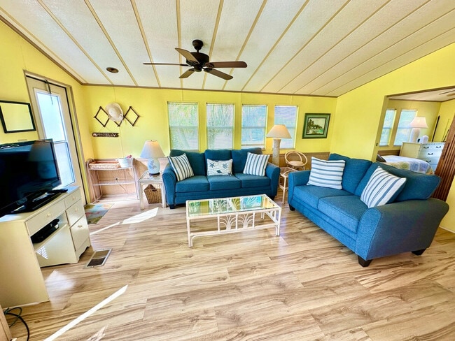 Photo - 723 Nettles Blvd Unidad SI ID1537495P