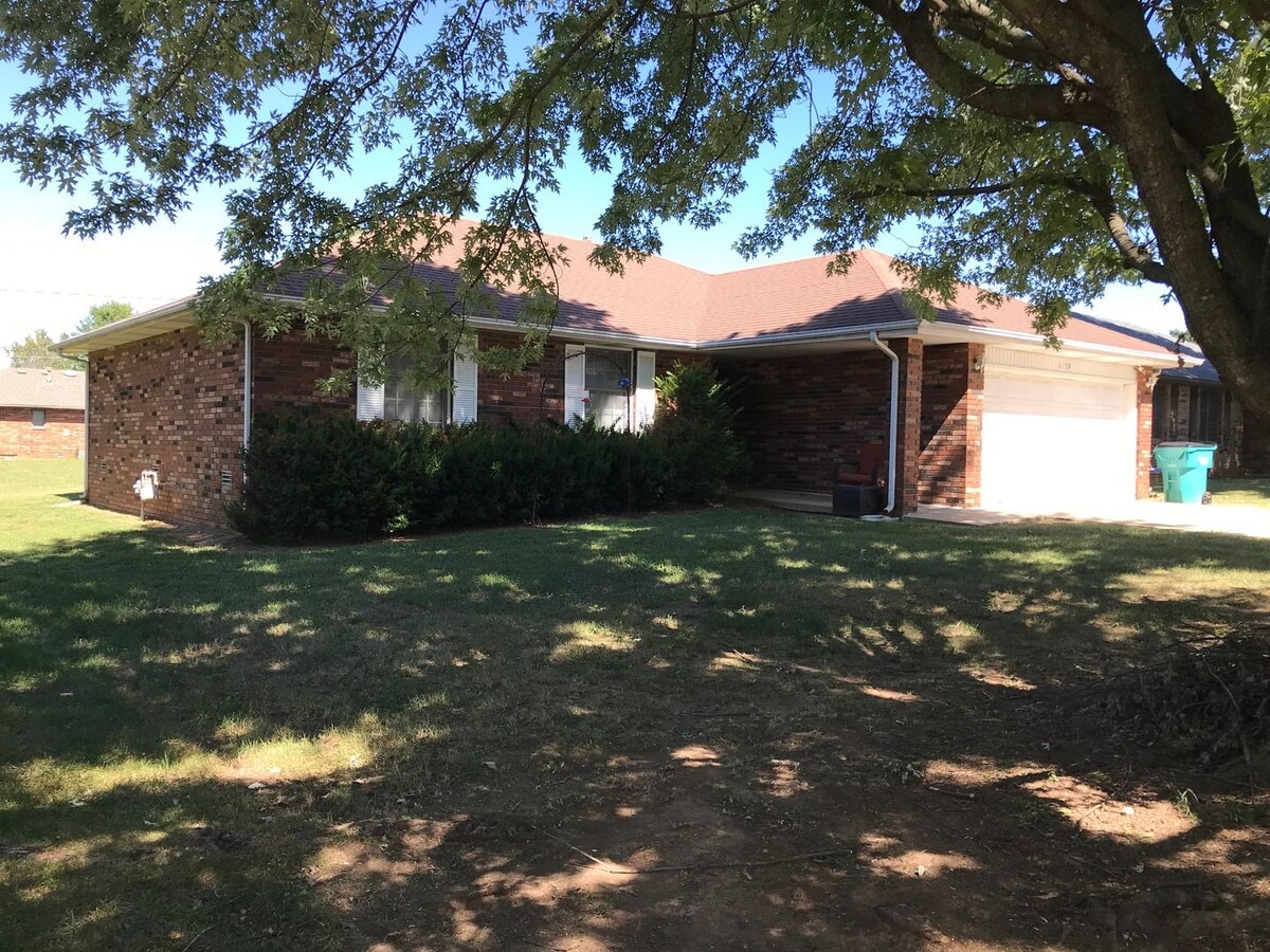 Charming home in a beautiful neighborhood - Charming home in a beautiful neighborhood