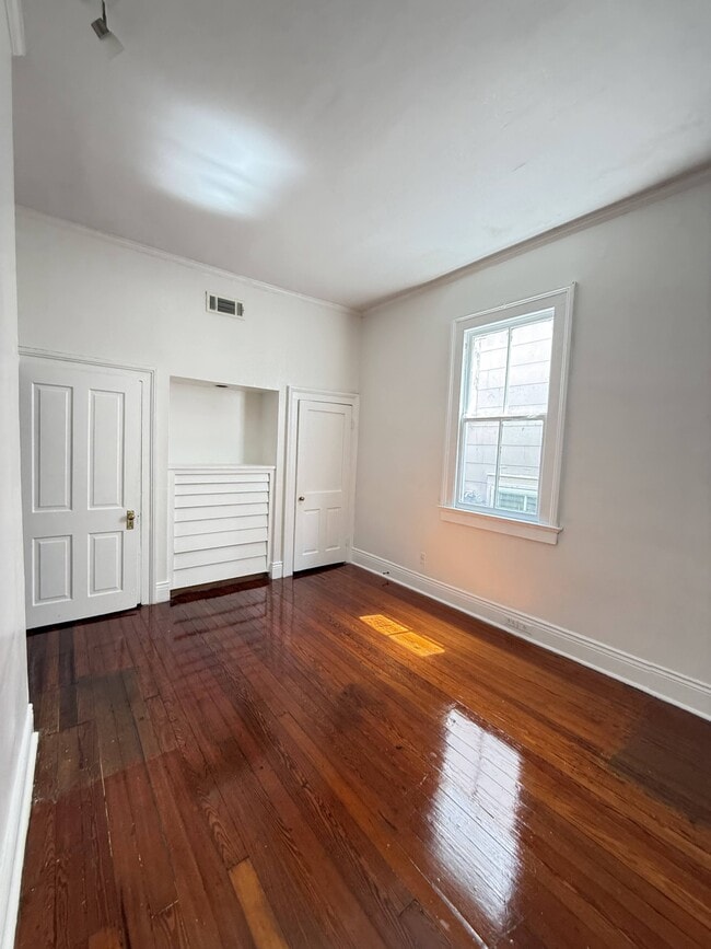 4018 Coliseum St Unidad Main Unit