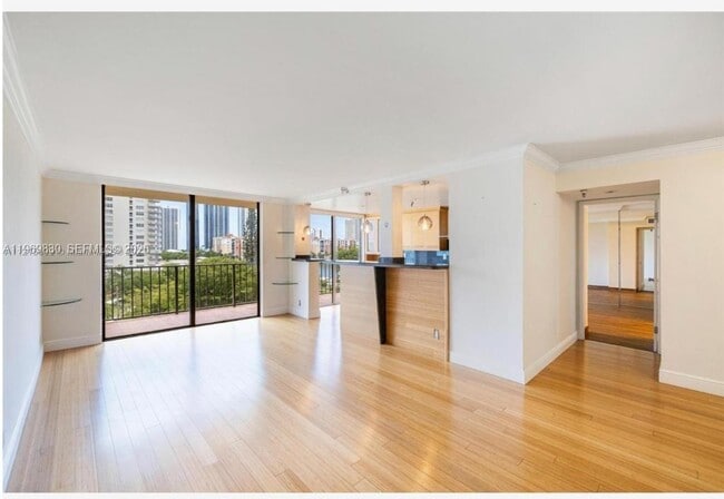 Photo - 290 174th St St Unit 612