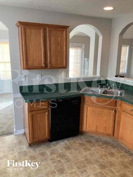 Photo - 50 Oakbrook Ln