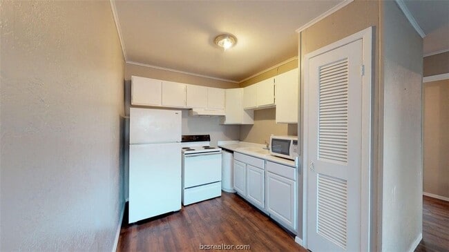 Photo - 204 Lynn Dr Unit B