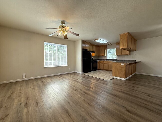 Photo - 592 E 5th Ave