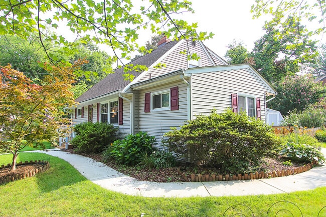 Photo - 2204 Luzerne Ave