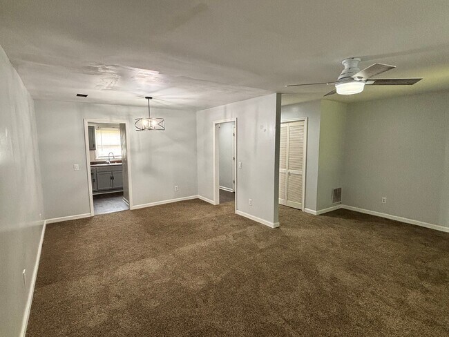 Photo - 4698 Shumate Dr