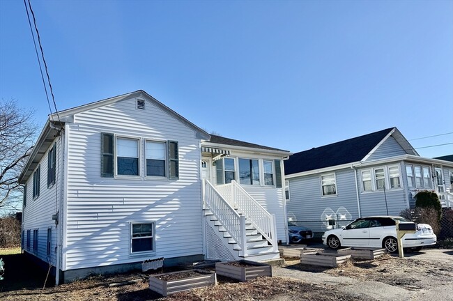 Building Photo - 56 Stafford Rd Unit 1