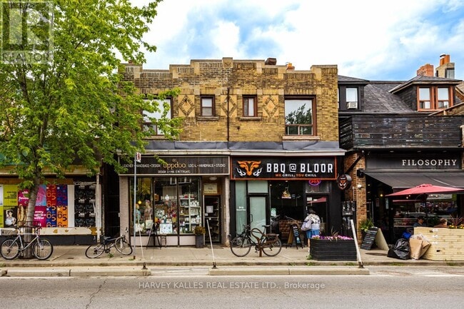 Photo - 916 Bloor St W