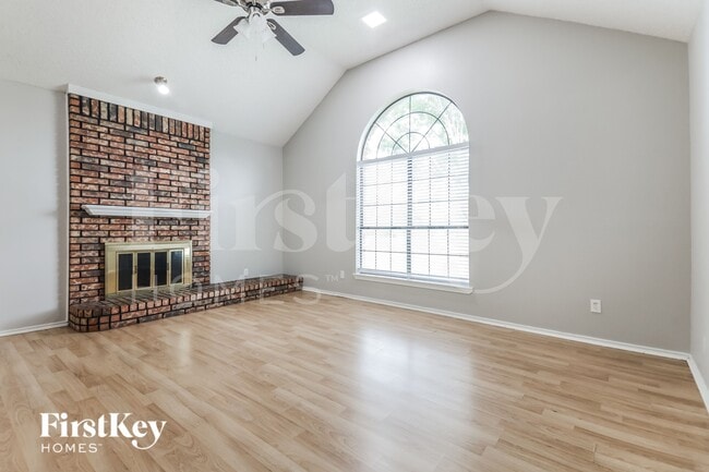 Photo - 2026 Greenview Dr