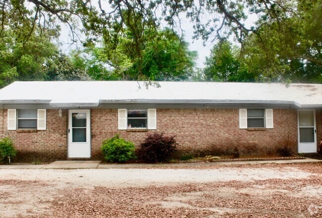 Building Photo - Affordable 2-Bedroom 1-Bath Duplex - Great... Rental