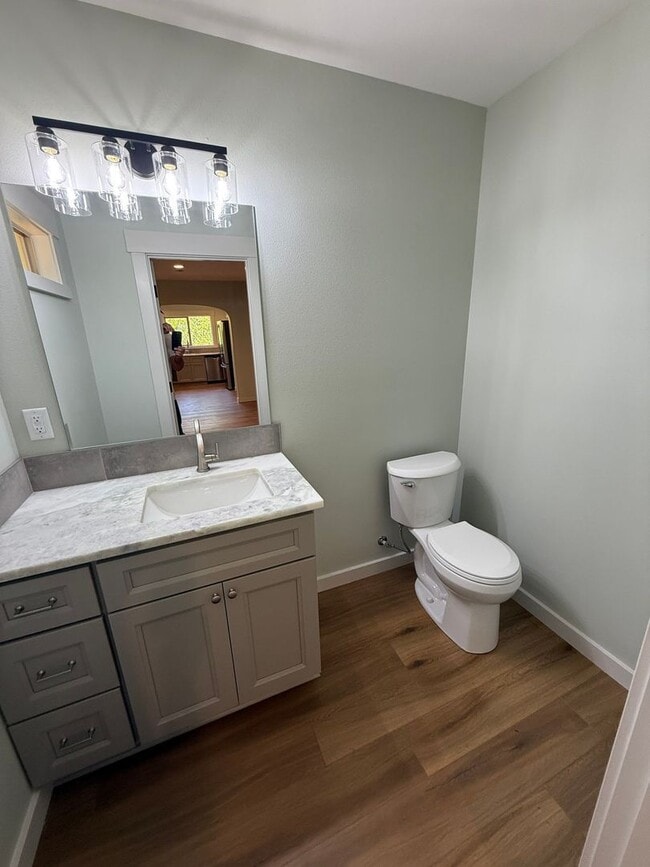 Photo - 805 Boxwood Ln SE