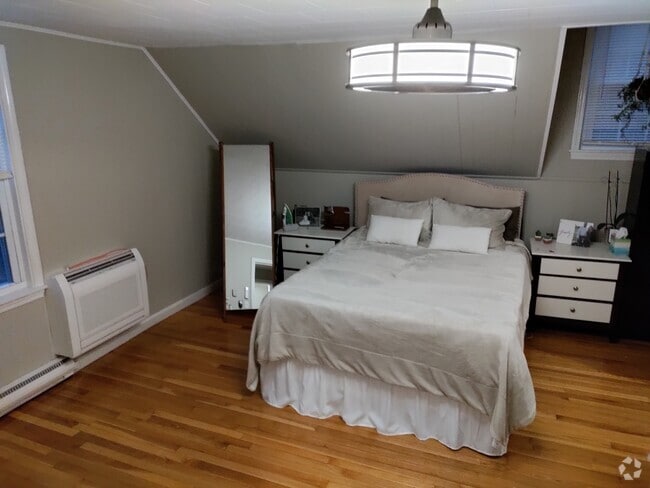 Building Photo - 338 Newport Ave Unit 3 Rental