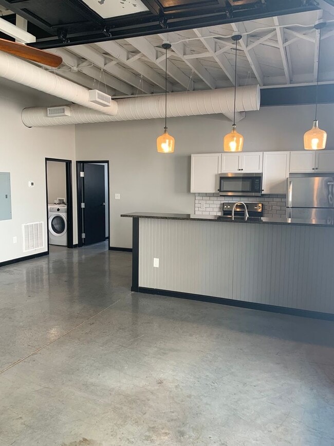 Photo - Ford Building Unidad 3