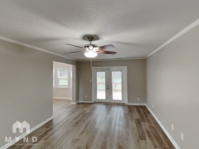 Photo - 219 Chattaroy Dr