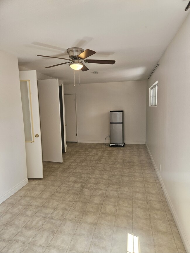 Building Photo - 5262 Cambridge Ave Rental