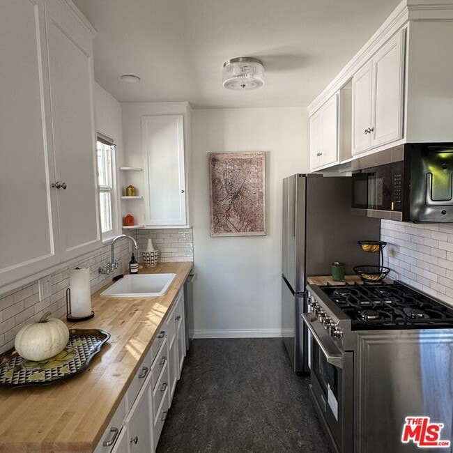 Photo - 8036 Norton Ave