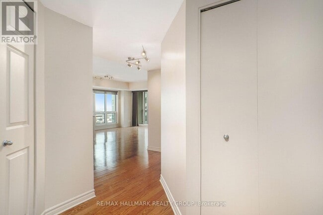 Photo - 234 Rideau St Unit 1701