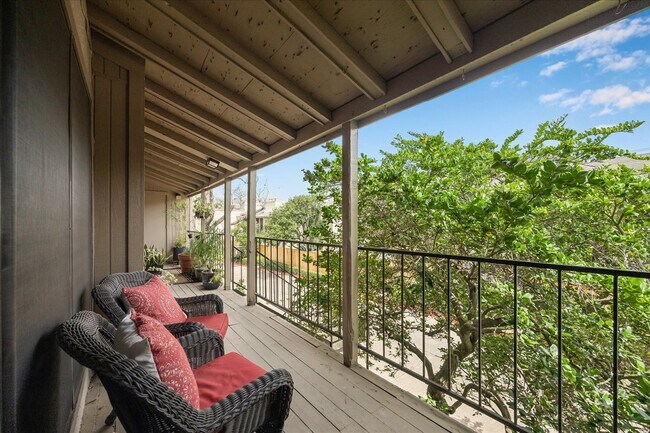 Building Photo - 5711 Sugar Hill Dr Unit 100