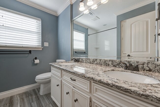 Building Photo - 607 Ellingham Dr