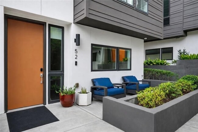 Photo - 52 Reynolds Square Ln