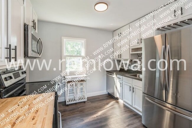 Photo - 2935 Indianapolis Ave