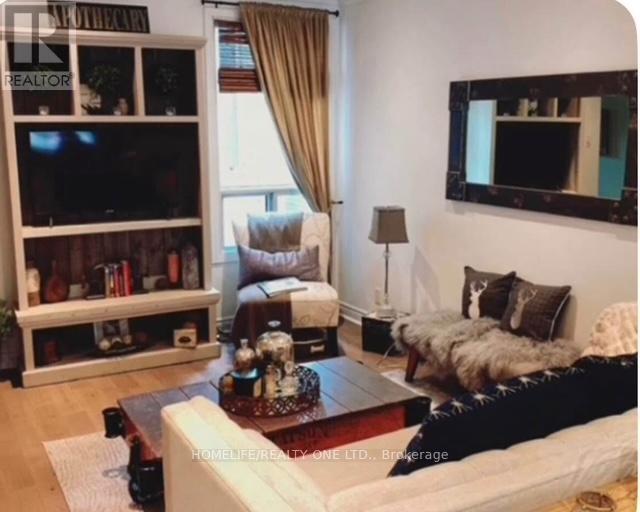 Photo - 128 Carlaw Ave