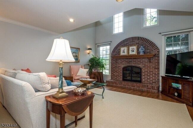 Photo - 19 Murray Hill Manor