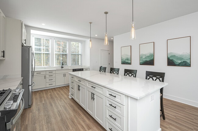 Photo - 2468 18th St S