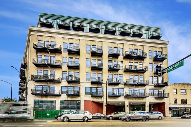Photo - 1645 W Ogden Ave Unidad 510 Rental
