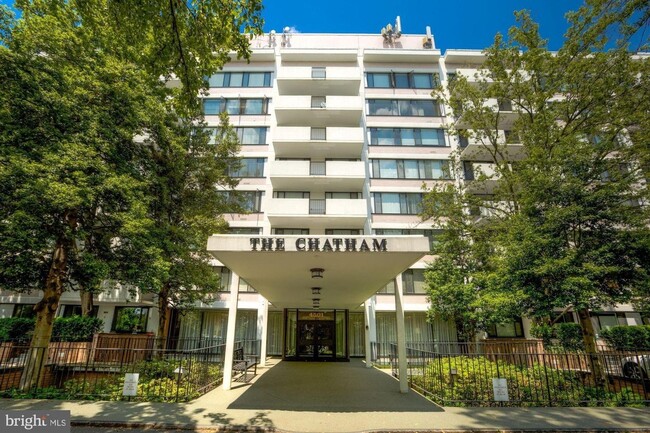 Top Floor Arlington Condo with high rise v... - Top Floor Arlington Condo with high rise v...