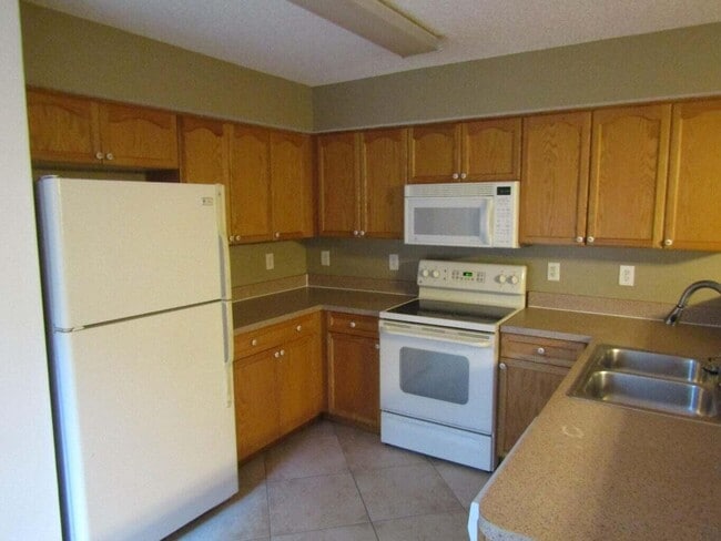 Photo - 2212 White Pine Cir