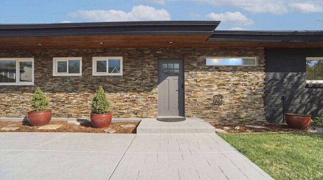 Photo - Wasatch Blvd Gem!! Hot Tub, Sauna, & Trails in Top SLC Location