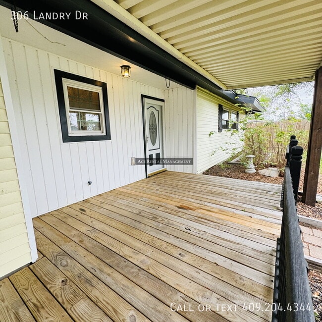 306 Landry Dr