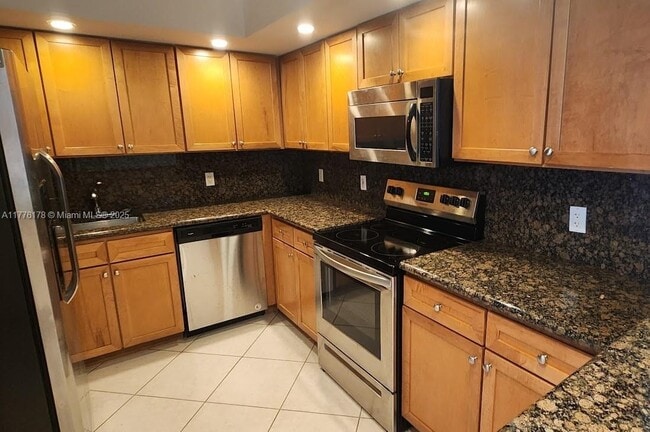 Building Photo - 5600 Collins Ave Unit 16Y Rental
