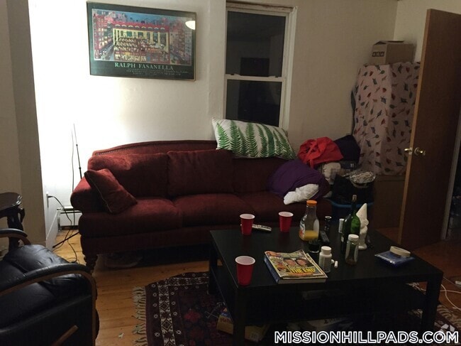 Building Photo - 1572 Tremont St Rental
